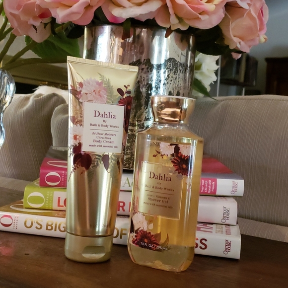 CHOOSE A SET Body Cream & Shower Gel - Picture 4 of 9